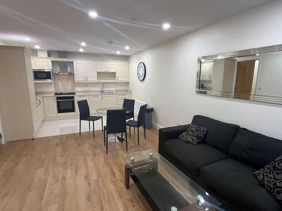 City Beach Gem 5 Adult Spaces Plus Child Dublin Exterior photo
