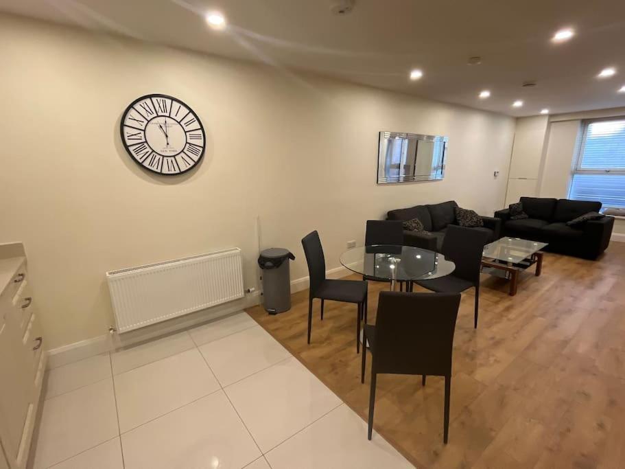 City Beach Gem 5 Adult Spaces Plus Child Dublin Exterior photo